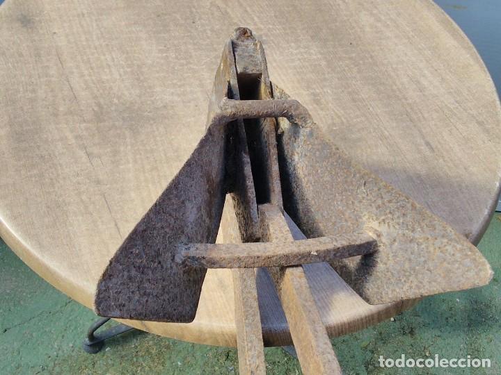 Antig&uuml;edades: Arado de hierro antiguo - Foto 6