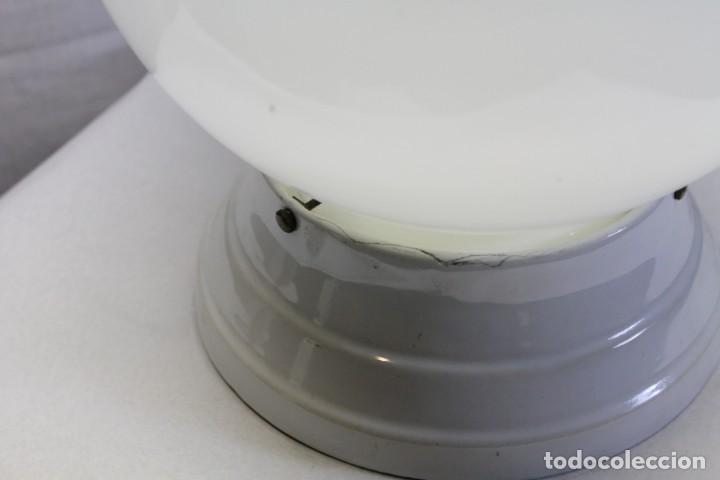 Antig&uuml;edades: PLAF&Oacute;N DE PORCELANA MARCA ROCA CON TULIPA DE OPALINA - Foto 4