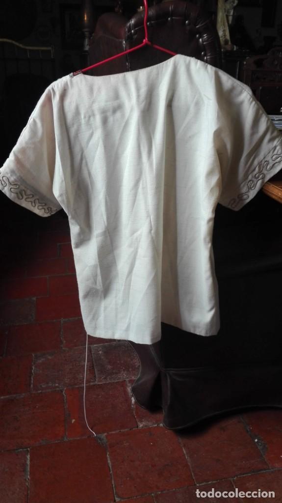 Antig&uuml;edades: Blusa con bordados - Foto 4