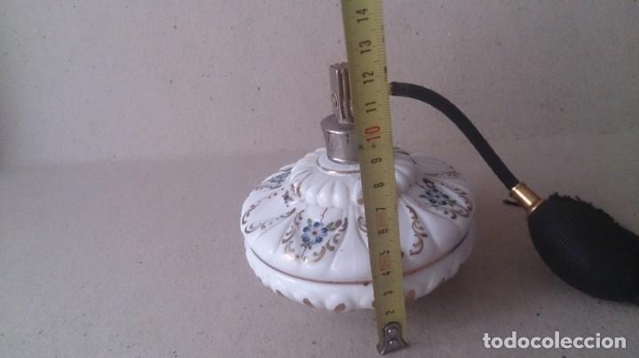 Antig&uuml;edades: Perfumador de cristal antiguo con borla - Foto 2