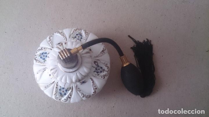Antig&uuml;edades: Perfumador de cristal antiguo con borla - Foto 4
