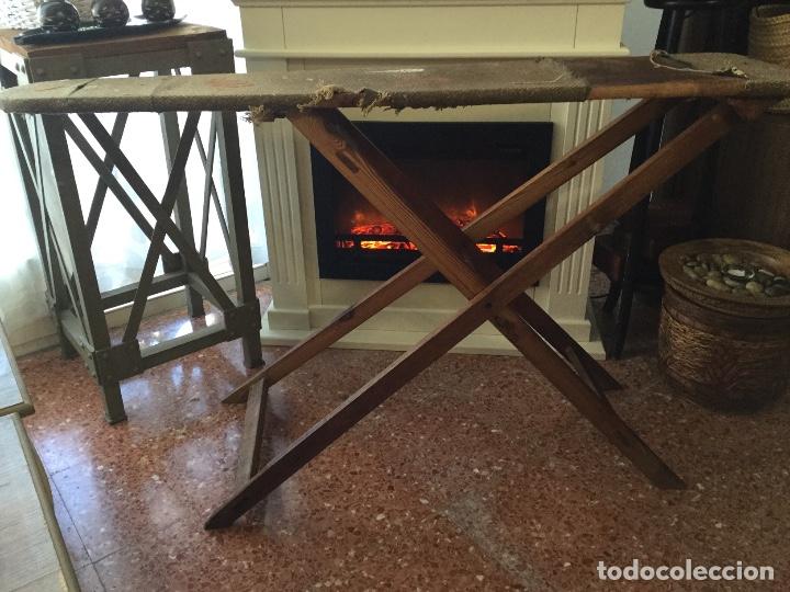 Antig&uuml;edades: ANTIGUA TABLA DE PLANCHAR DE MADERA - Foto 2