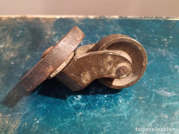 Antig&uuml;edades: ANTIGUA RUEDA BRONCE PARA MUEBLE SOF&Aacute; SILLA - Foto 2