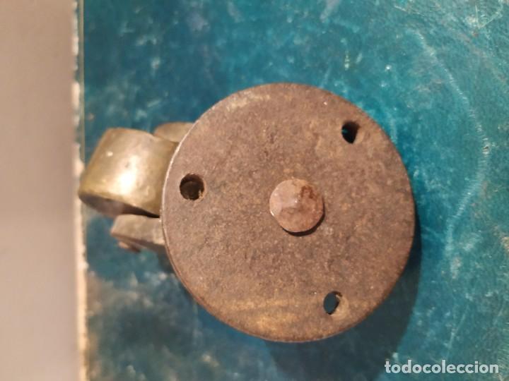 Antig&uuml;edades: ANTIGUA RUEDA BRONCE PARA MUEBLE SOF&Aacute; SILLA - Foto 4
