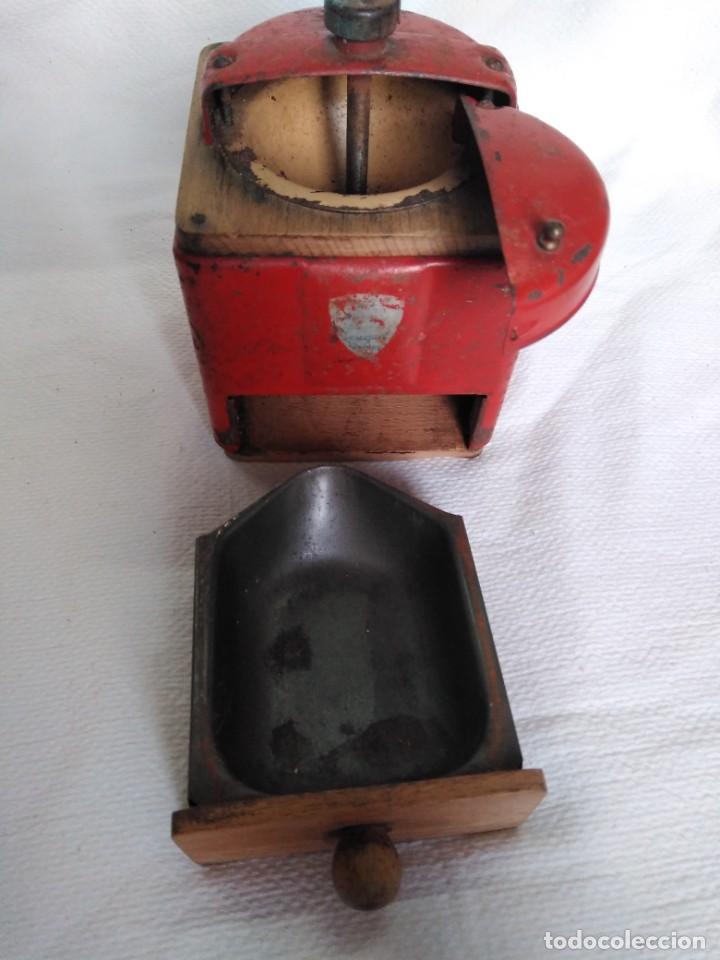 Antig&uuml;edades: Molinillo caf&eacute; madera hojalata - Foto 6