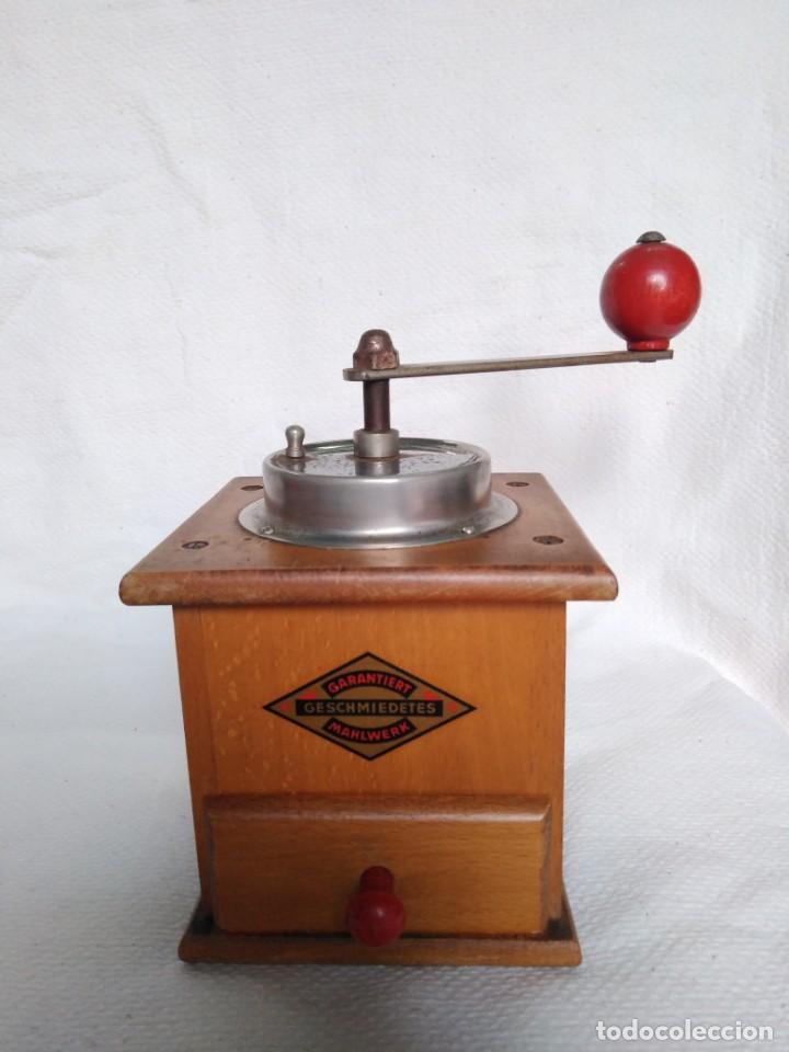 Oggetti Antichi: Molinillo de caf&eacute; de madera