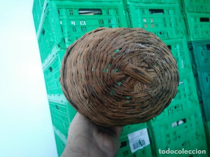 Antig&uuml;edades: Antigua cesta cestilla de esparto - Foto 3