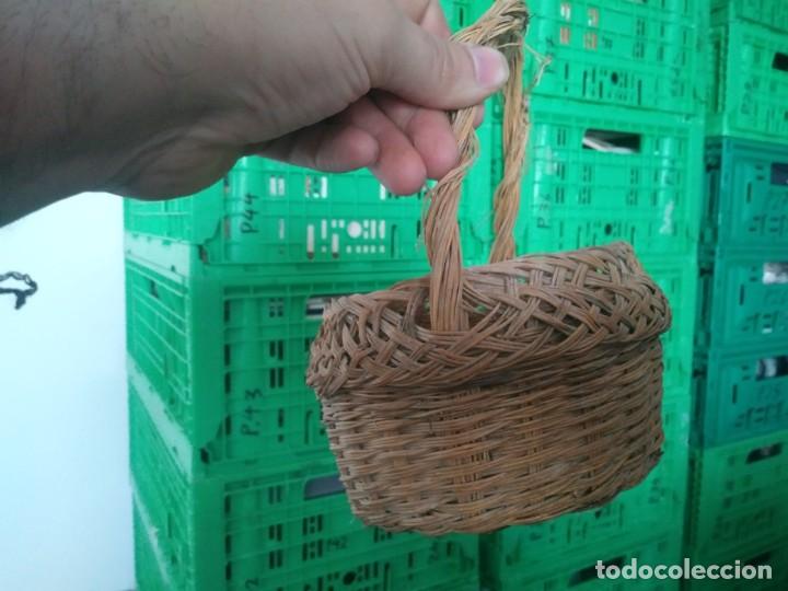 Antig&uuml;edades: Antigua cesta cestilla de esparto - Foto 5