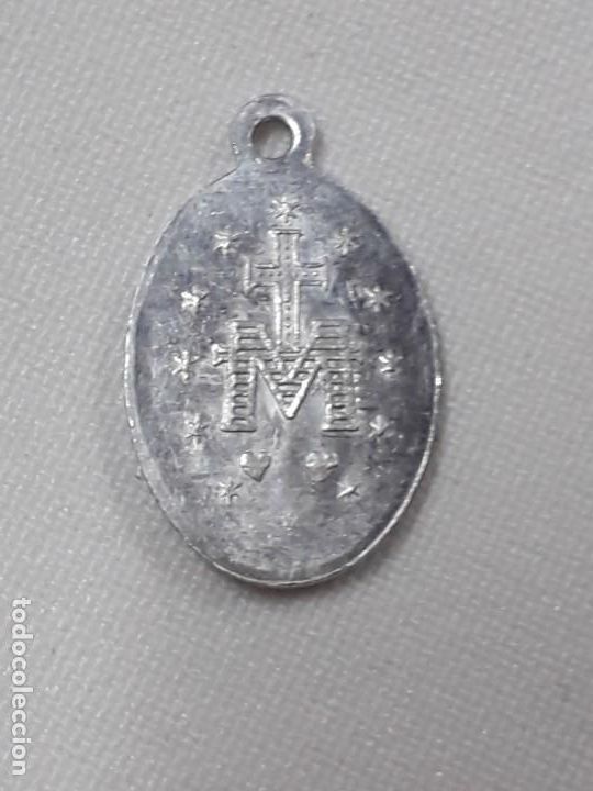 Antig&uuml;edades: Medalla de aluminio de la Virgen Mar&iacute;a - Foto 2
