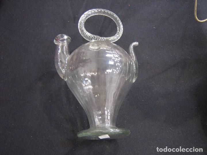 Antig&uuml;edades: CANTARO DE VIDRIO GALLONADO - Foto 2