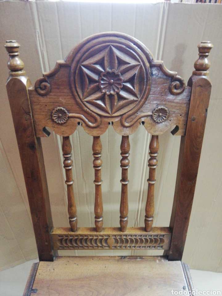Antig&uuml;edades: Silla r&uacute;stica tallada encerada - Foto 2