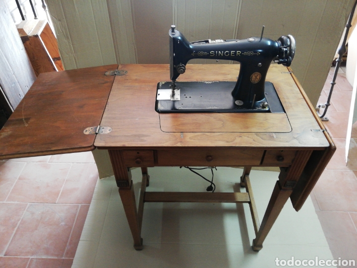 Antig&uuml;edades: M&aacute;quina de coser singer mueble - Foto 3
