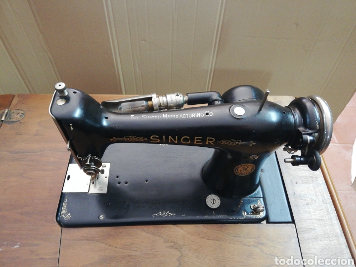 Antig&uuml;edades: M&aacute;quina de coser singer mueble - Foto 4