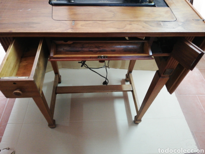 Antig&uuml;edades: M&aacute;quina de coser singer mueble - Foto 7