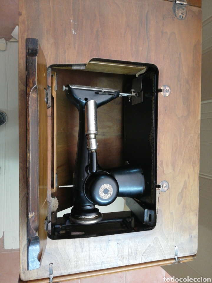 Antig&uuml;edades: M&aacute;quina de coser singer mueble - Foto 8