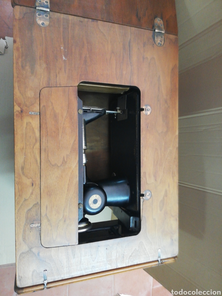 Antig&uuml;edades: M&aacute;quina de coser singer mueble - Foto 9