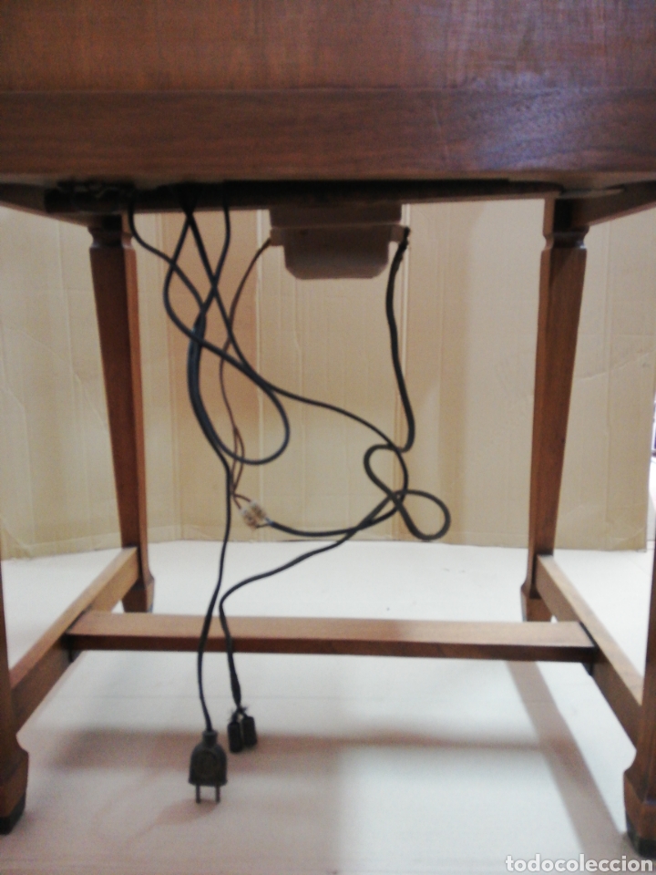Antig&uuml;edades: M&aacute;quina de coser singer mueble - Foto 10