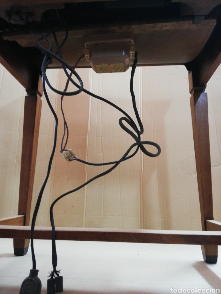 Antig&uuml;edades: M&aacute;quina de coser singer mueble - Foto 11