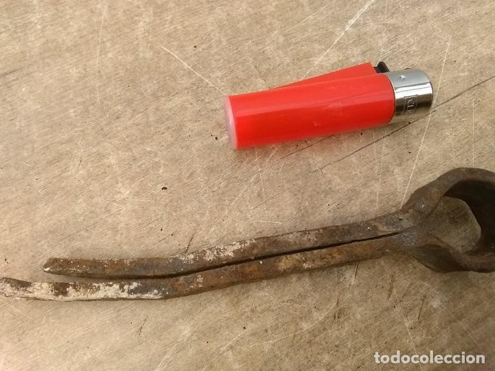 Antig&uuml;edades: Pieza de bisagra posiblemente medieval - Foto 2