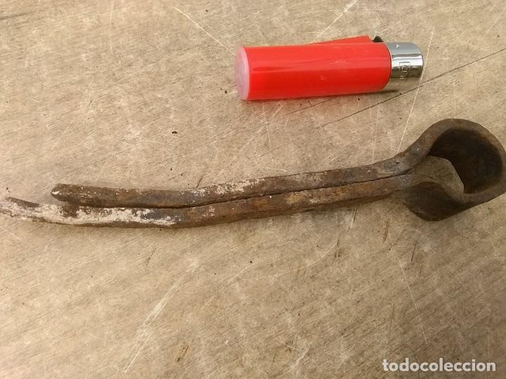 Antig&uuml;edades: Pieza de bisagra posiblemente medieval - Foto 5