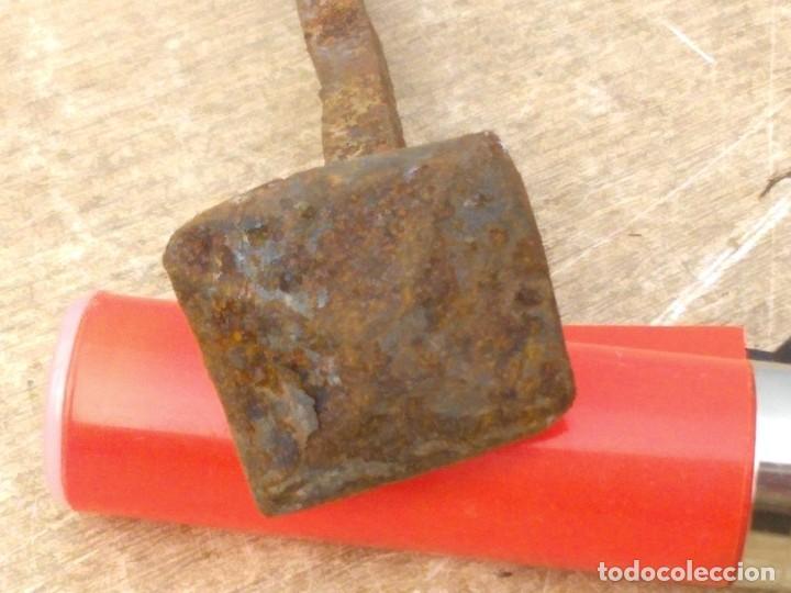 Antig&uuml;edades: Pareja de clavos de puerta medieval - Foto 3
