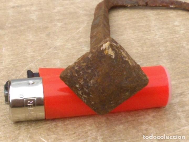 Antig&uuml;edades: Pareja de clavos de puerta medieval - Foto 5