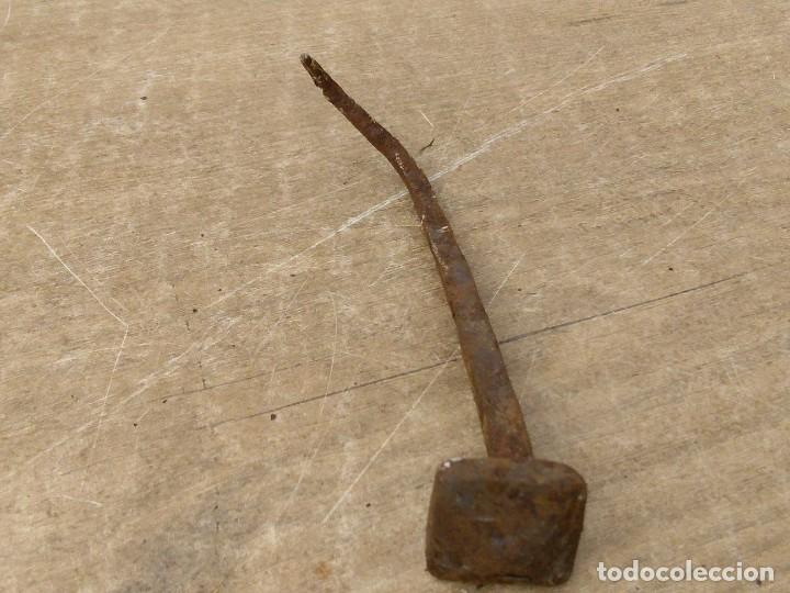 Antig&uuml;edades: Pareja de clavos de puerta medieval - Foto 7