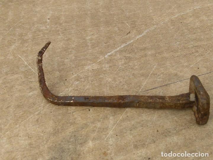 Antig&uuml;edades: Pareja de clavos de puerta medieval - Foto 9