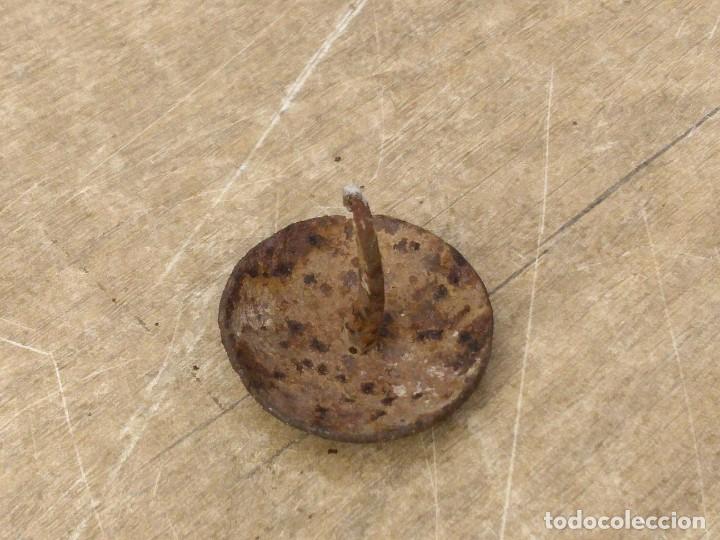 Antig&uuml;edades: Tacha, chincheta ,clavo de puerta medieval - Foto 2
