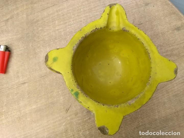 Antig&uuml;edades: Almirez vidriado amarillo con manchas verdes - Foto 3