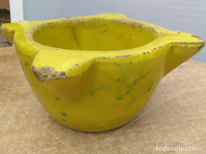 Antig&uuml;edades: Almirez vidriado amarillo con manchas verdes - Foto 5