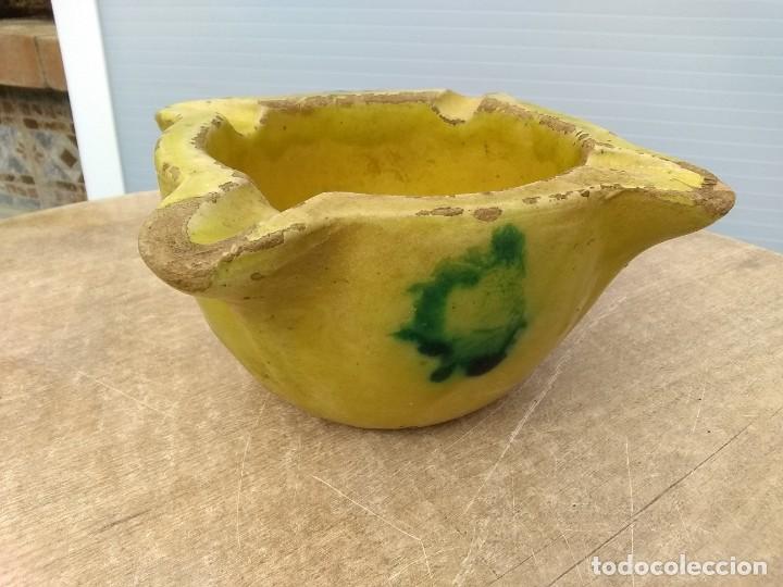 Antig&uuml;edades: Almirez amarillo con manchas verdes - Foto 5