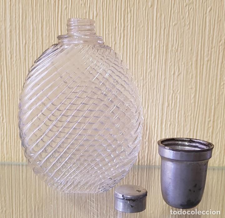 Antig&uuml;edades: Petaca cristal tallado - Foto 3
