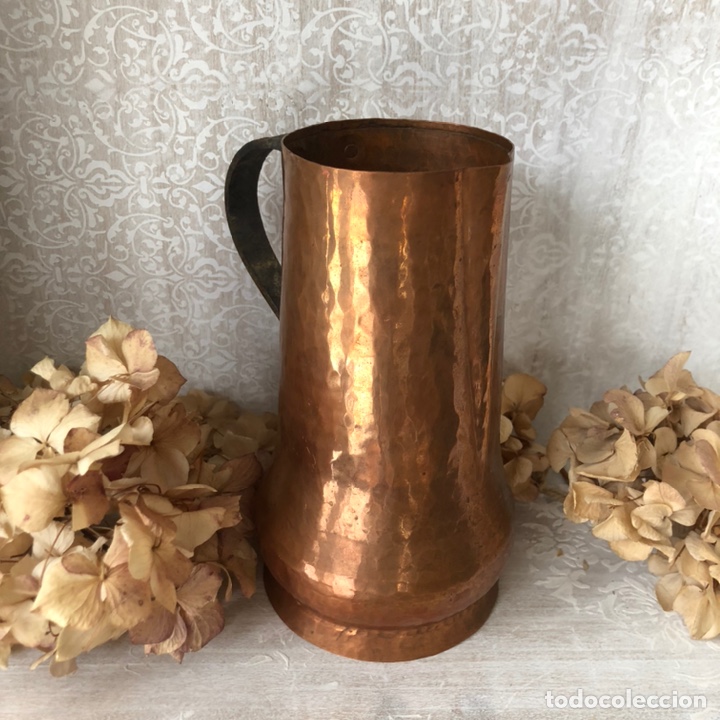 Antig&uuml;edades: Antigua jarra de cobre con mango de bronce - Foto 2