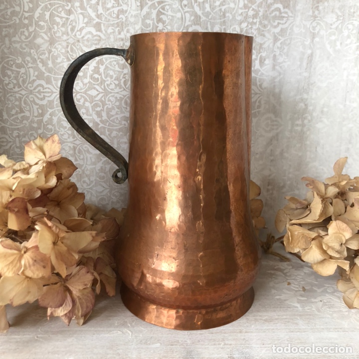 Antig&uuml;edades: Antigua jarra de cobre con mango de bronce - Foto 3