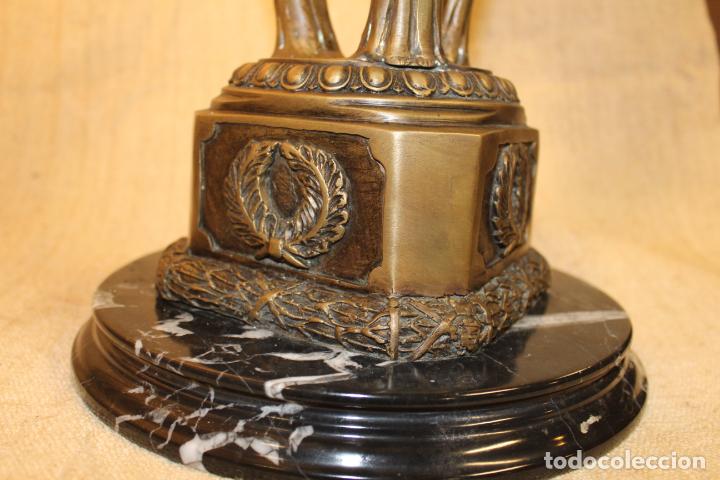 Antig&uuml;edades: centro de mesa de bronce - Foto 2
