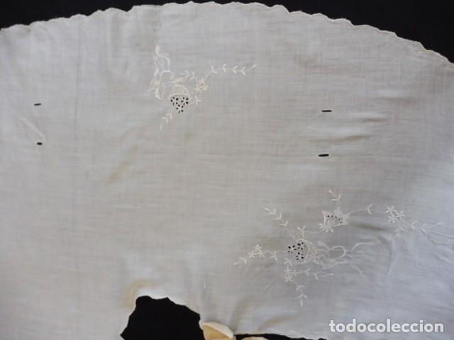 Antig&uuml;edades: ANTIGUA CAPA DE ALGOD&Oacute;N Y SEDA BORDADA PPIO. S. XX - Foto 10
