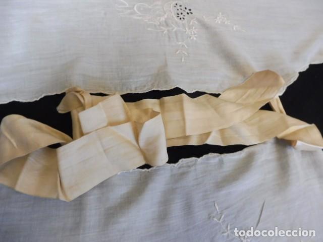 Antig&uuml;edades: ANTIGUA CAPA DE ALGOD&Oacute;N Y SEDA BORDADA PPIO. S. XX - Foto 11