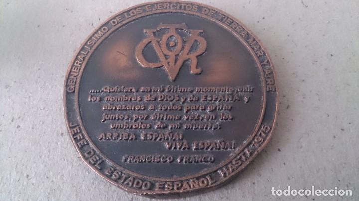Antig&uuml;edades: Medalla del GENERALISIMO FRANCO DE BRONCE - Foto 4
