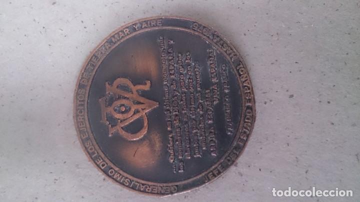 Antig&uuml;edades: Medalla del GENERALISIMO FRANCO DE BRONCE - Foto 6