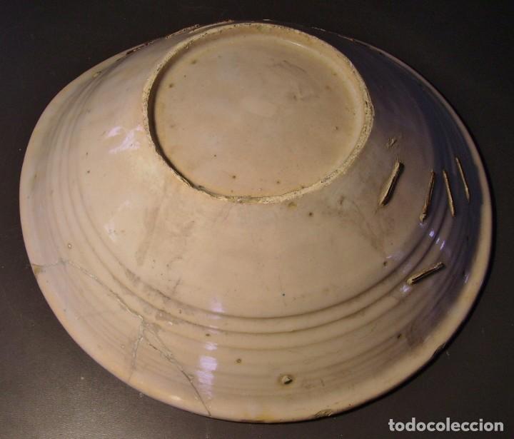 Antig&uuml;edades: ROTUNDO PLATO &ndash; CUENCO DE TALAVERA XIX - Foto 9