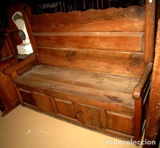 Antig&uuml;edades: Banco rustico antiguo con puertas - Foto 1