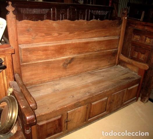 Antig&uuml;edades: Banco rustico antiguo con puertas - Foto 2