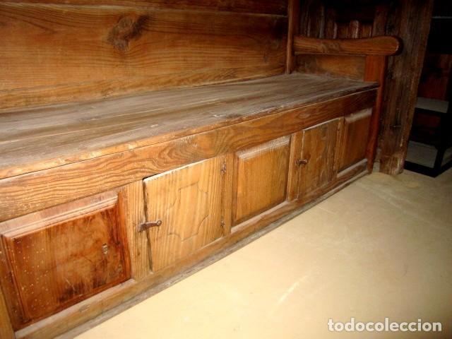 Antig&uuml;edades: Banco rustico antiguo con puertas - Foto 3