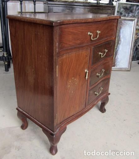 Antig&uuml;edades: Comodita en madera de palisandro con incrustaciones de laton - Foto 5