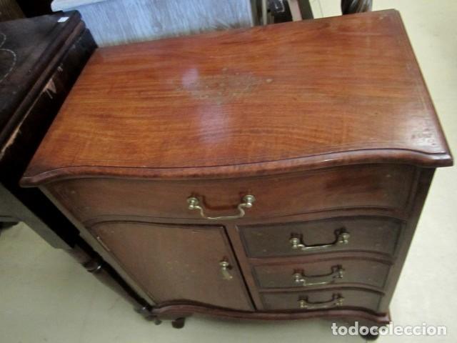 Antig&uuml;edades: Comodita en madera de palisandro con incrustaciones de laton - Foto 8