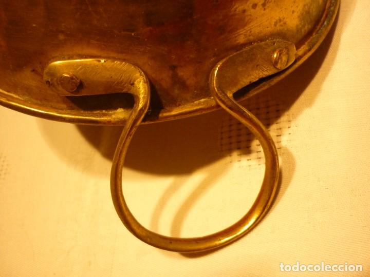 Antig&uuml;edades: CUENCO ALMENDRA DE LATON CON ASAS DE LATON - Foto 2