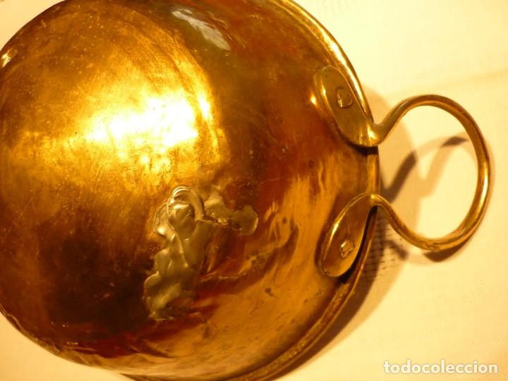 Antig&uuml;edades: CUENCO ALMENDRA DE LATON CON ASAS DE LATON - Foto 4