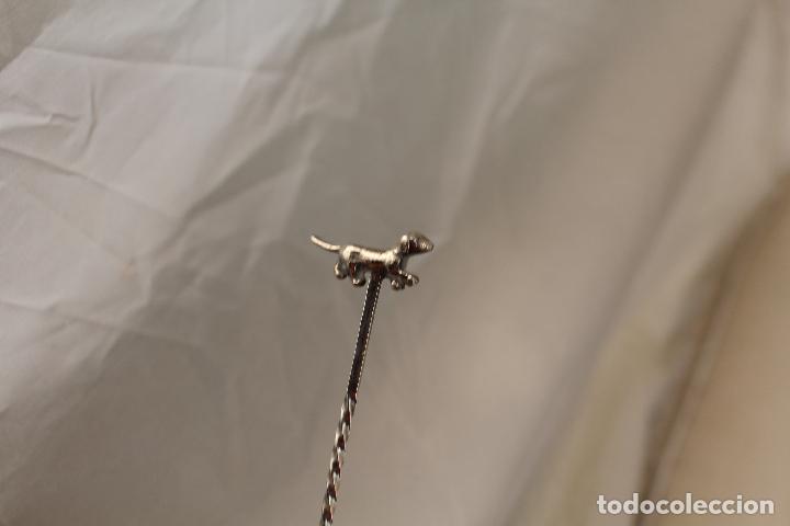 Antig&uuml;edades: pincho en plata de ley 916 con forma de perro - Foto 4