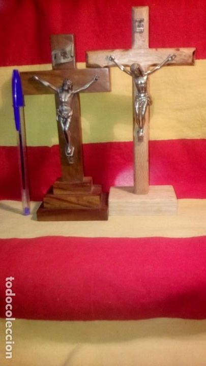 Antig&uuml;edades: 2 CRUCES DE MADERA . - Foto 1